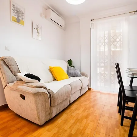 Cerca Del Centro Y De La Estación Santa Justa A Pie, 1 Plaza De Parking Gratis Apartamento *