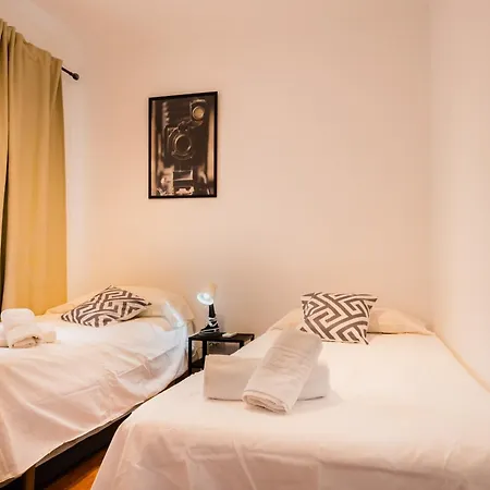 Cerca Del Centro Y De La Estación Santa Justa A Pie, 1 Plaza De Parking Gratis Apartamento