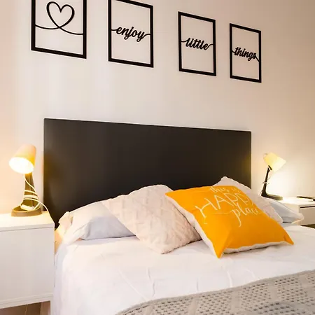 Cerca Del Centro Y De La Estación Santa Justa A Pie, 1 Plaza De Parking Gratis * Sevilha