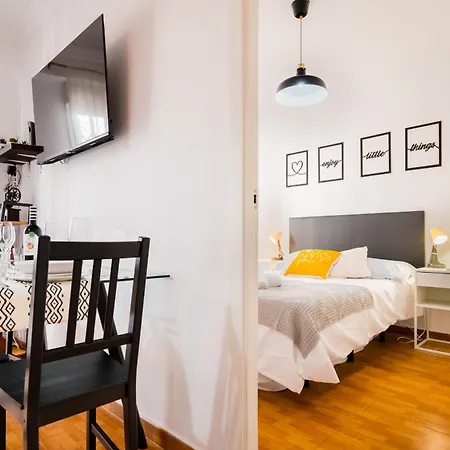 Cerca Del Centro Y De La Estacion Santa Justa A Pie, 1 Plaza De Parking Gratis * Seville